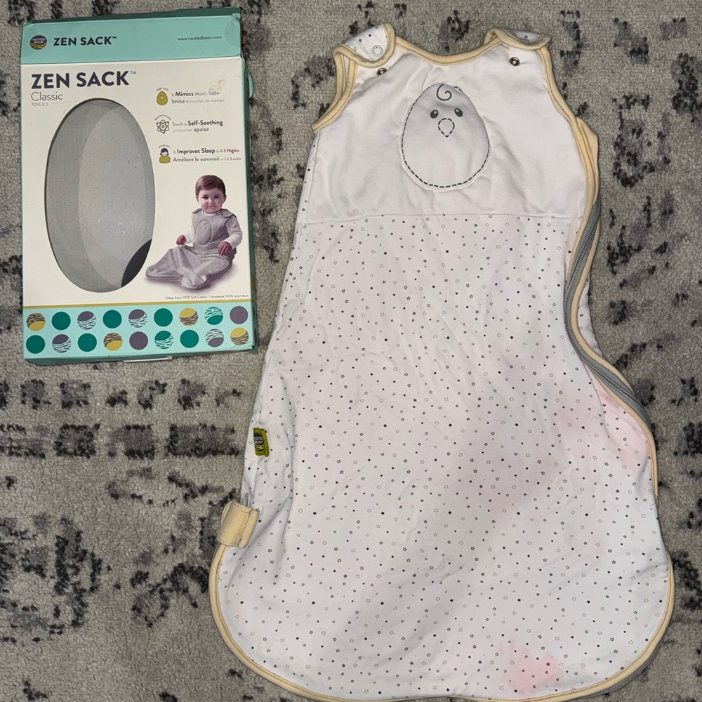 Nested Bean Zen Sack Classic - Size Small -White with Gray Stars w/ Original Box